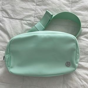 Mint Lululemon Everywhere Belt Bag 1L